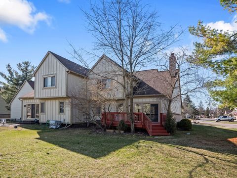 730 RED MAPLE Lane Wixom City Oakland MI 48393