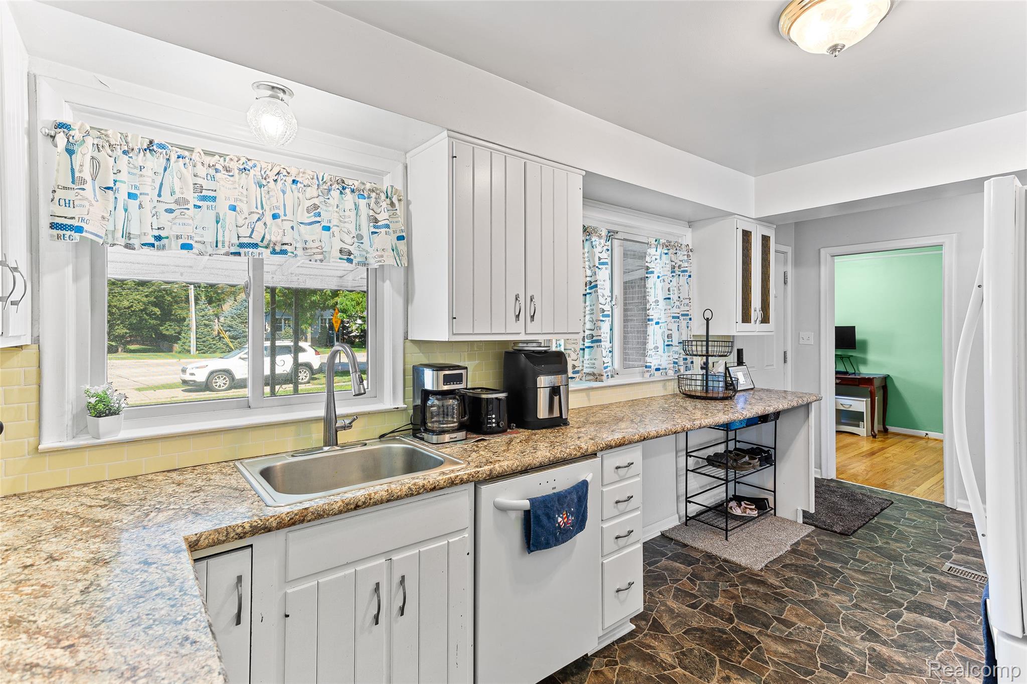 23020 Farmington Road