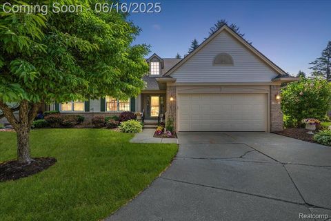 372 Four Seasons Drive Lake Orion Village MI 48360