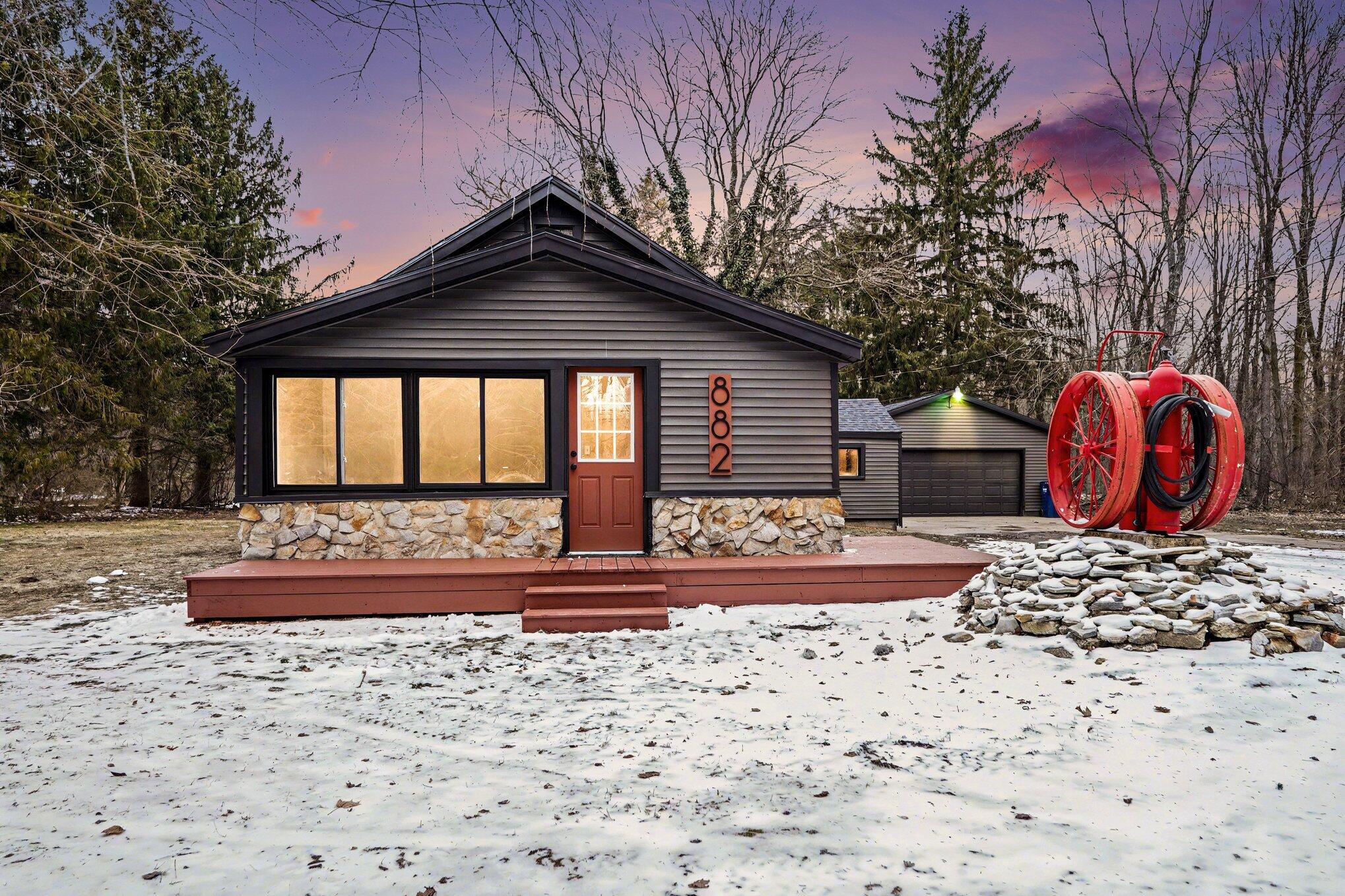 882 E Sternberg Road