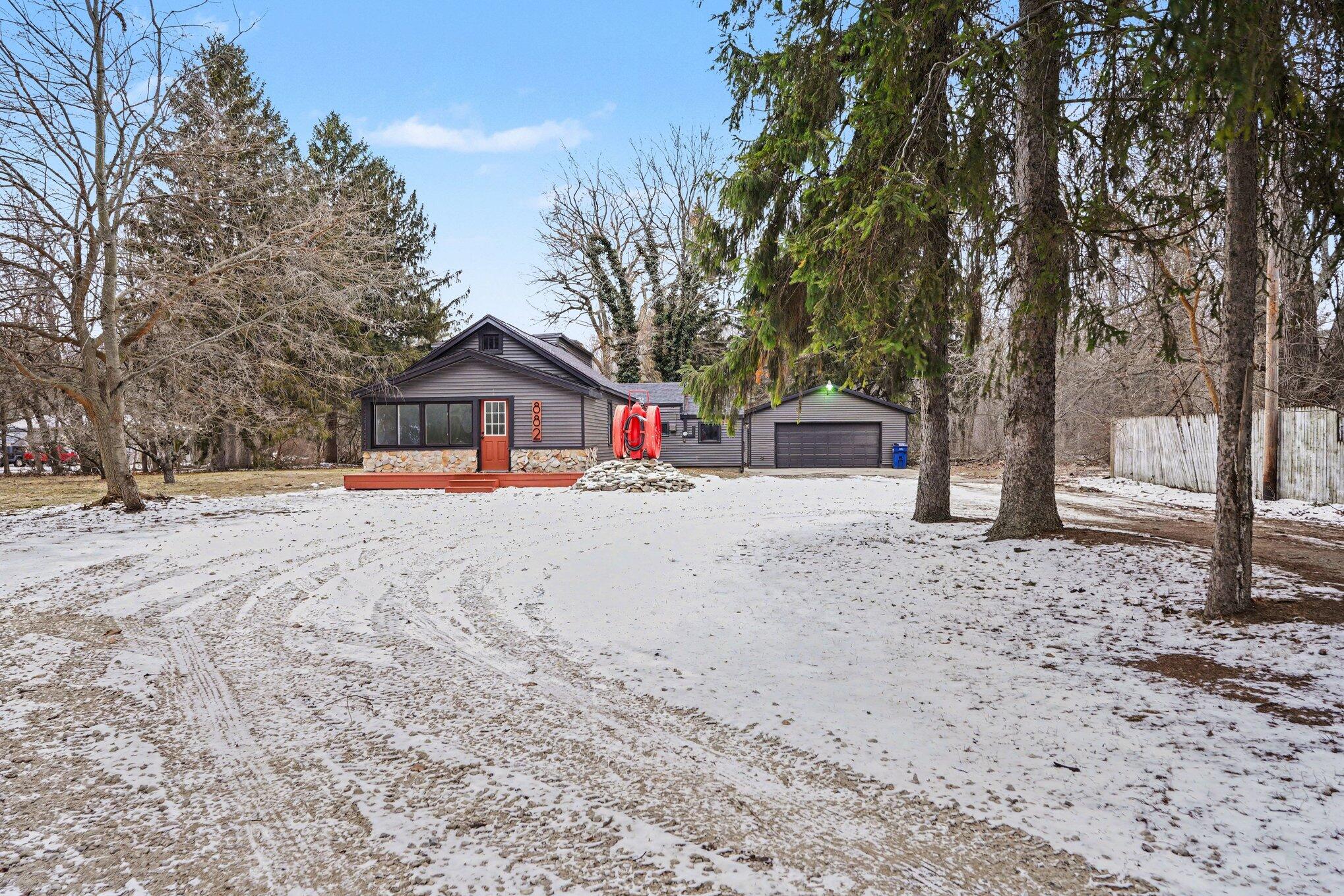 882 E Sternberg Road