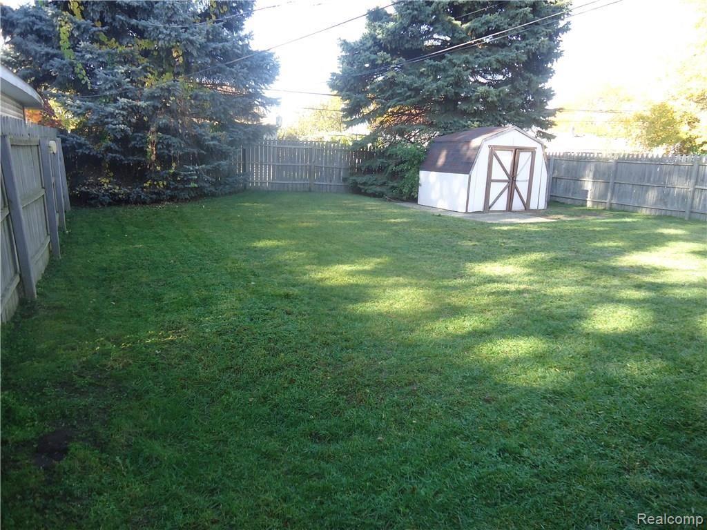 23827 WILLARD Avenue