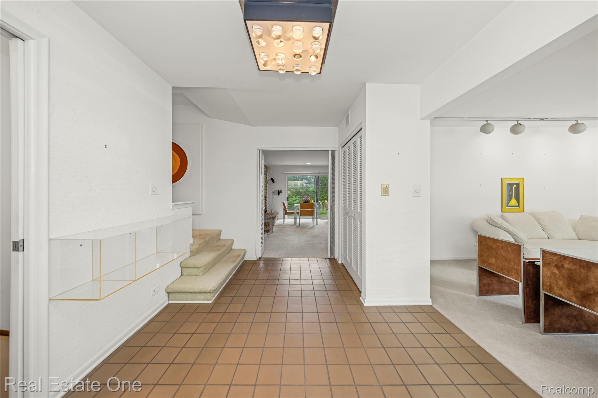 6974 Woodside Trail