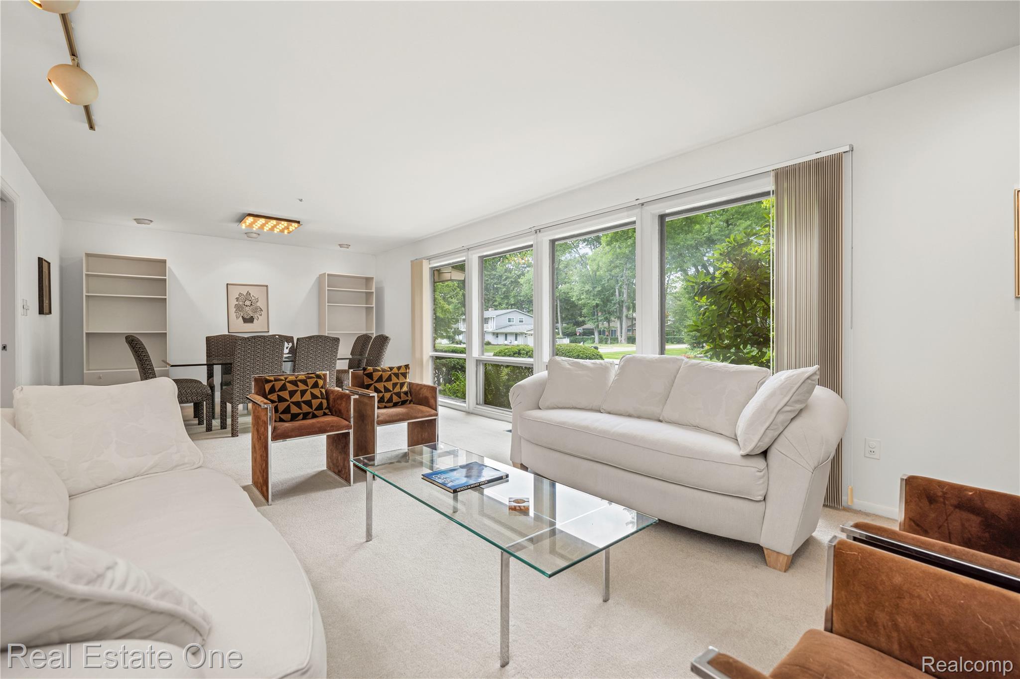 6974 Woodside Trail