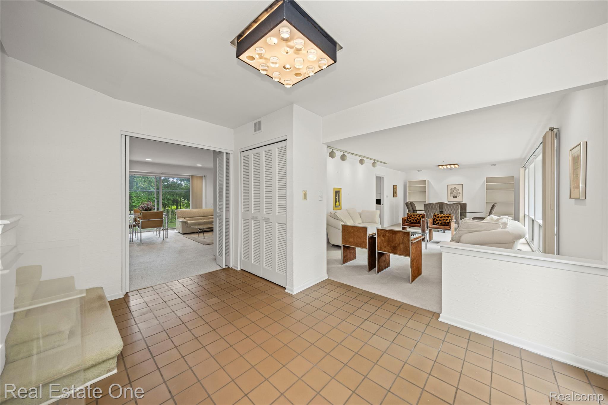 6974 Woodside Trail