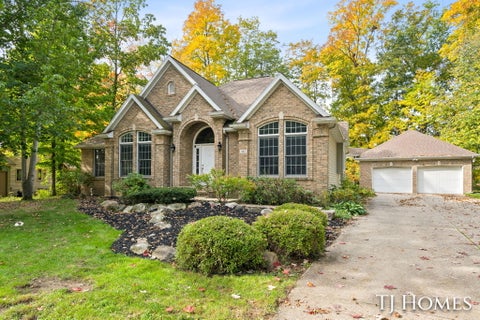 Tiny photo for 985 Thornwyk Drive NW, Walker City, MI 49534 (MLS # 65026054544)