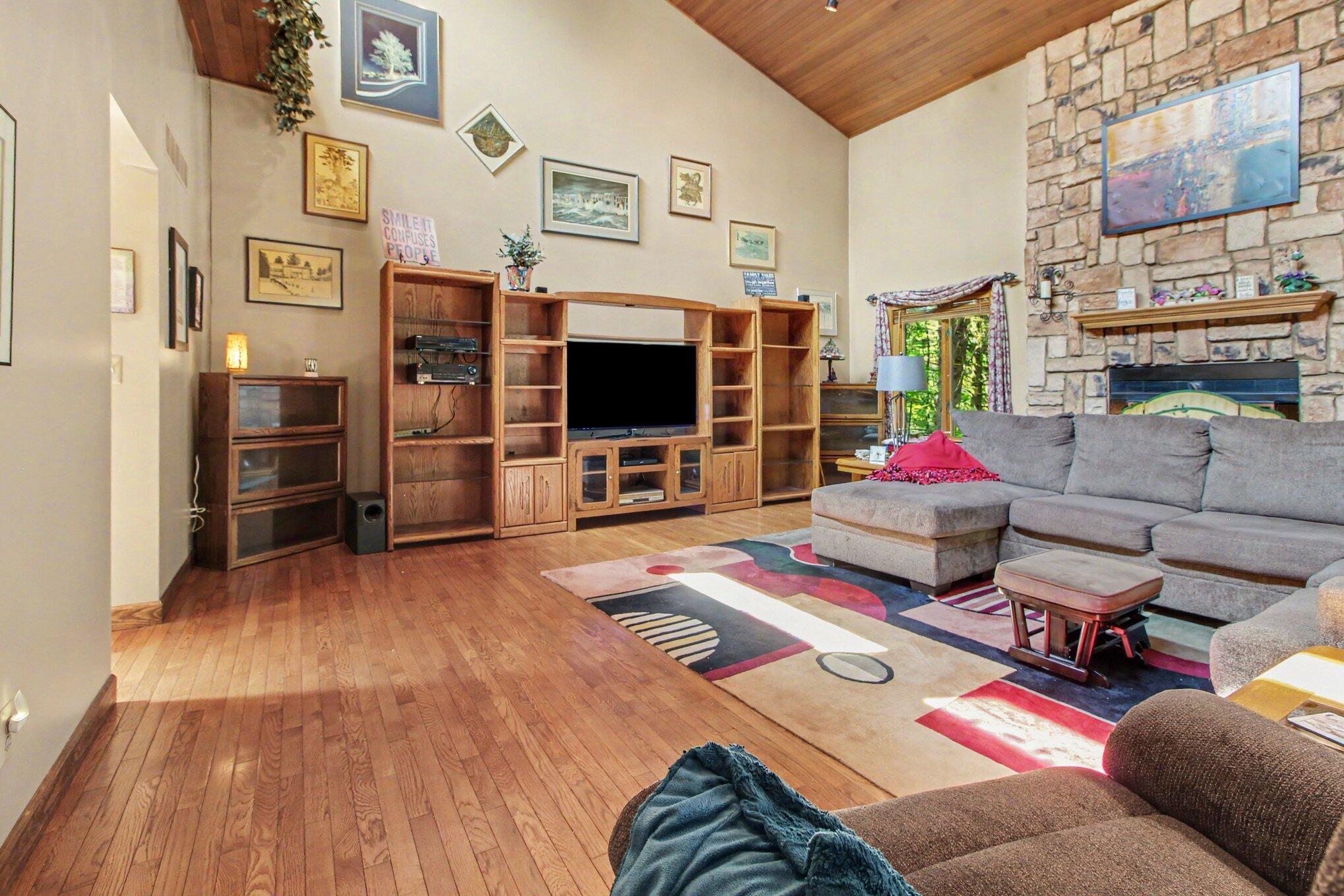 3654 E Pineview Drive