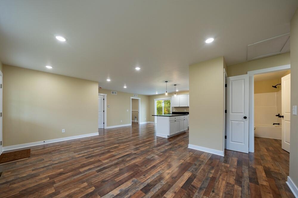 4080 Lakeview Dr