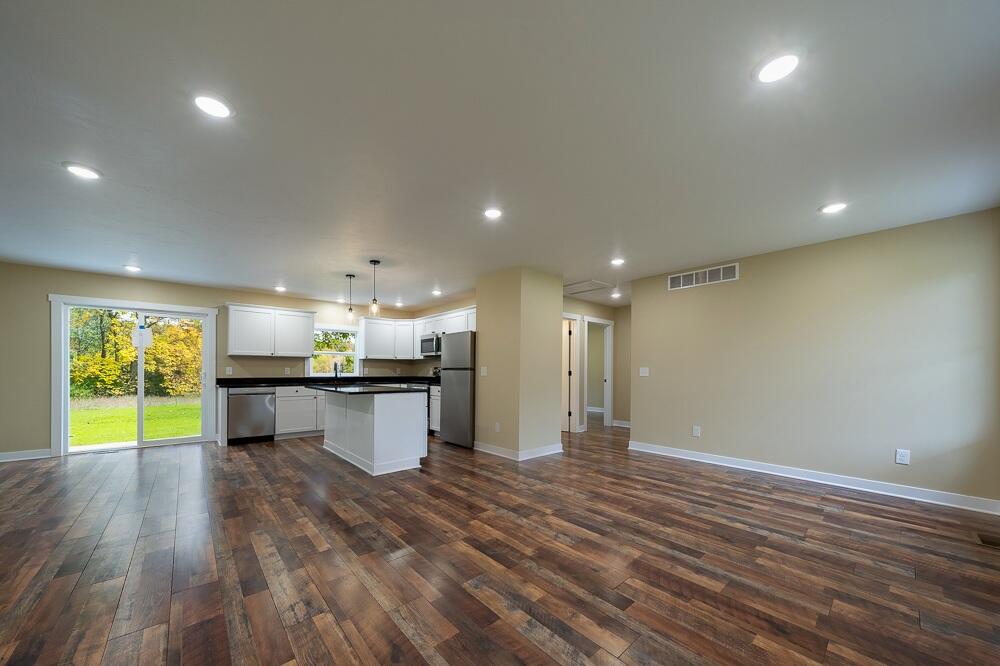 4080 Lakeview Dr