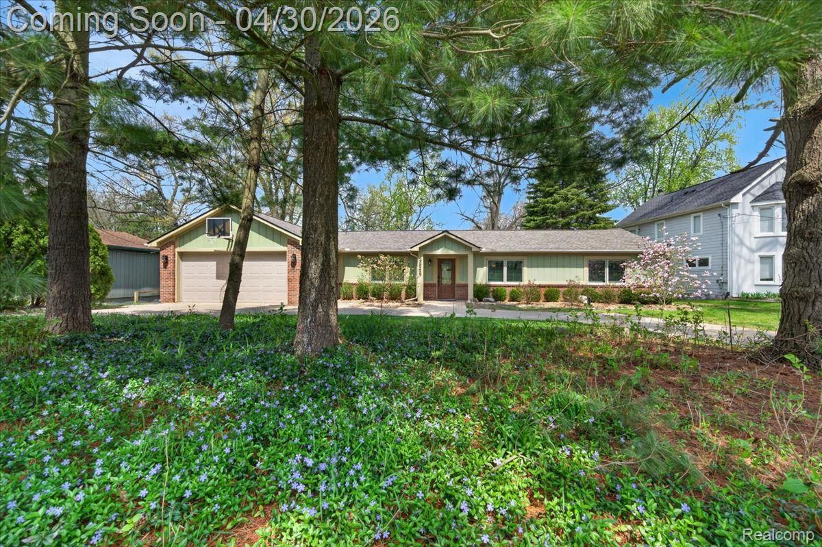 3945 N Vanstone Drive