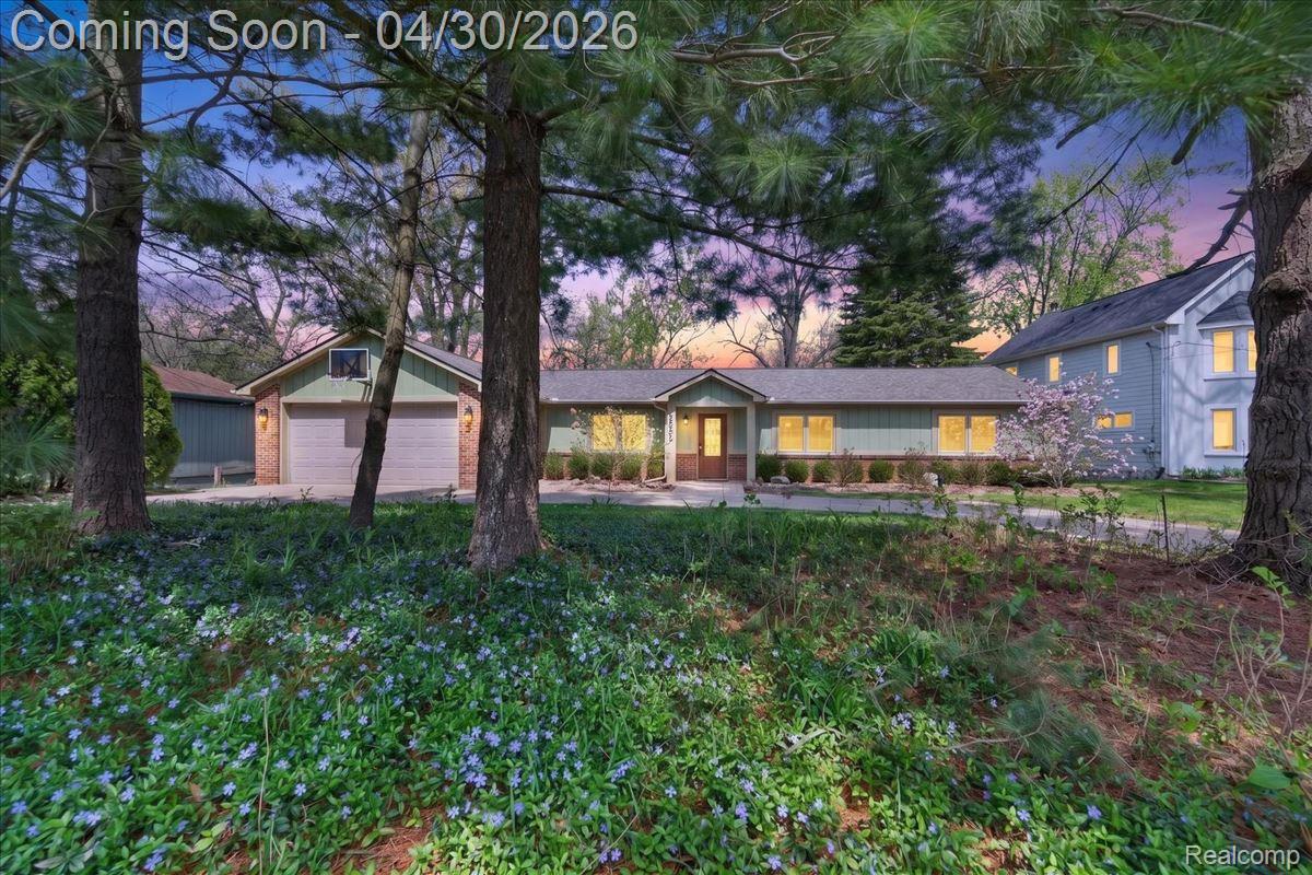 3945 N Vanstone Drive