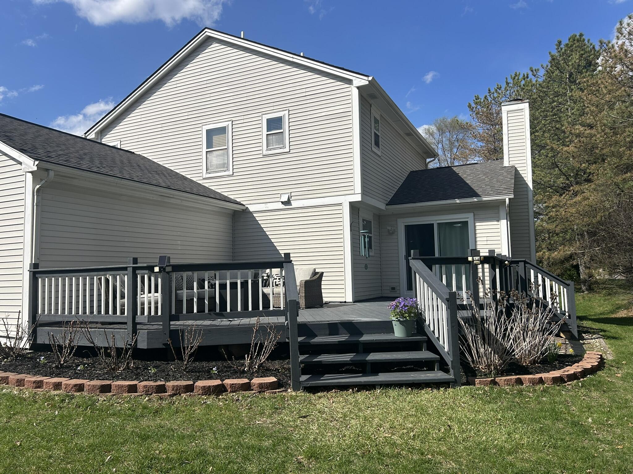 1360 Pond View Court