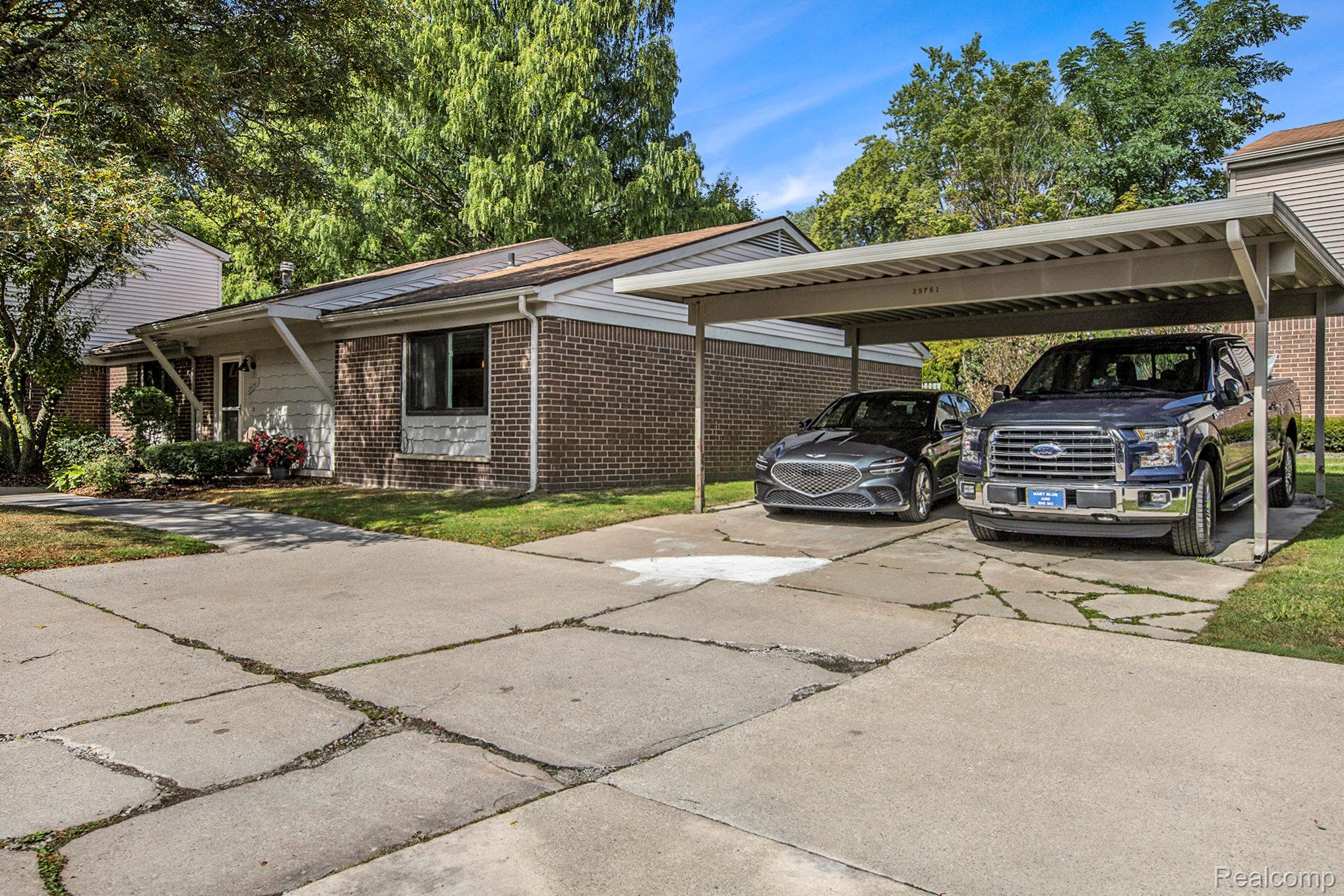 Southfield City, Michigan 48034, United States, 2 Bedrooms Bedrooms, ,2 BathroomsBathrooms,Residential,Pending,211075