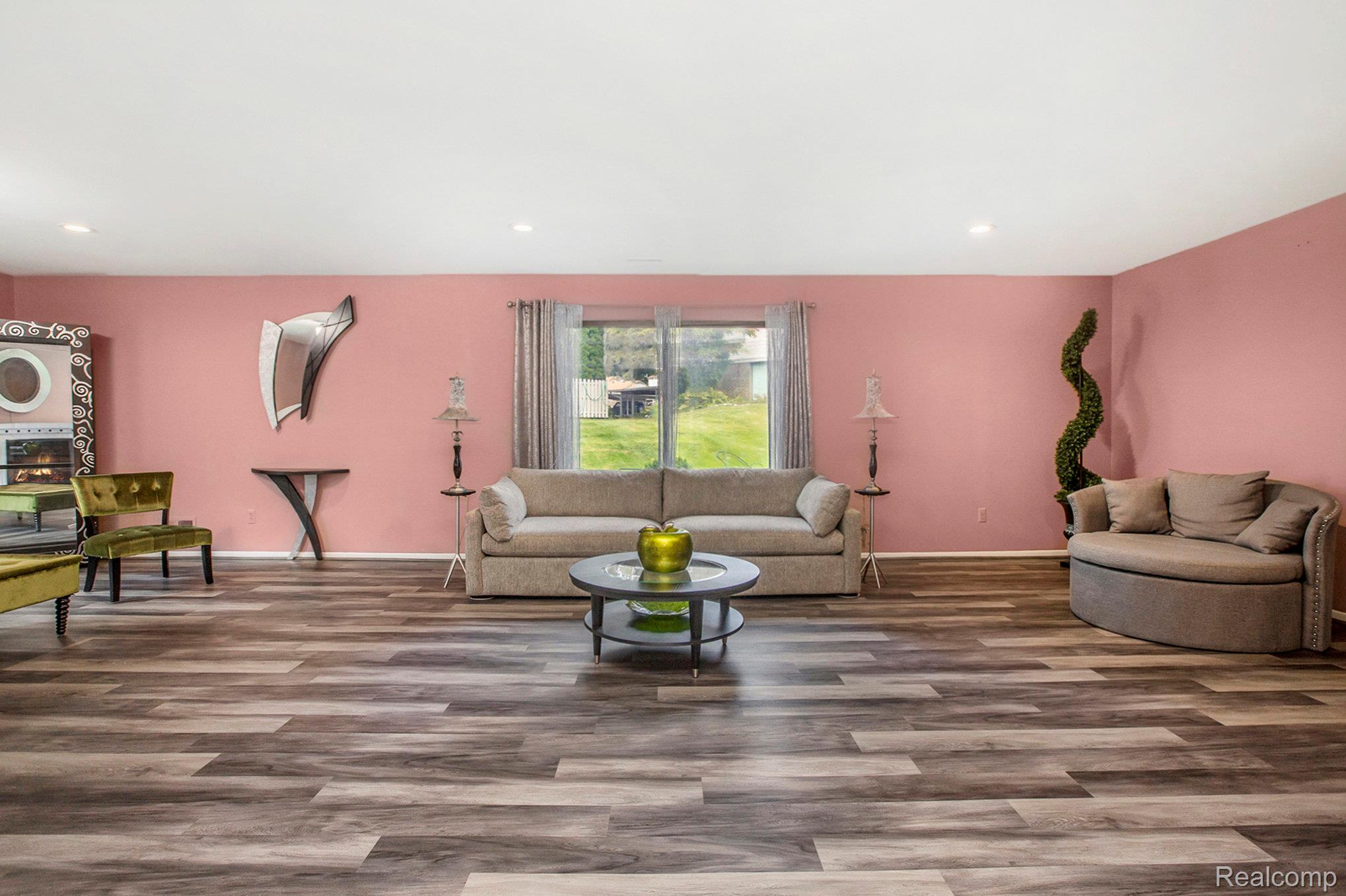 Southfield City, Michigan 48034, United States, 2 Bedrooms Bedrooms, ,2 BathroomsBathrooms,Residential,Pending,211075