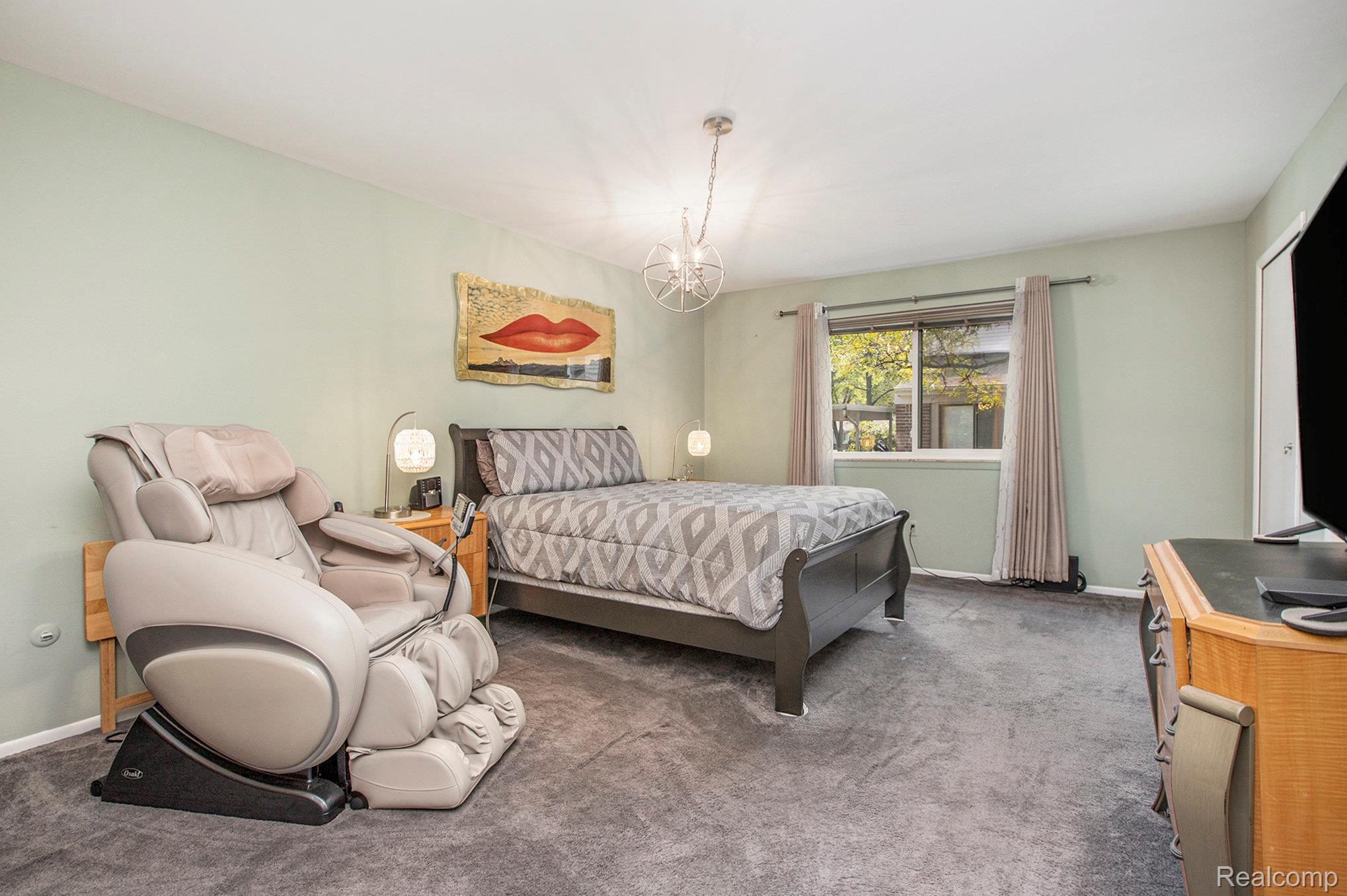 Southfield City, Michigan 48034, United States, 2 Bedrooms Bedrooms, ,2 BathroomsBathrooms,Residential,Pending,211075