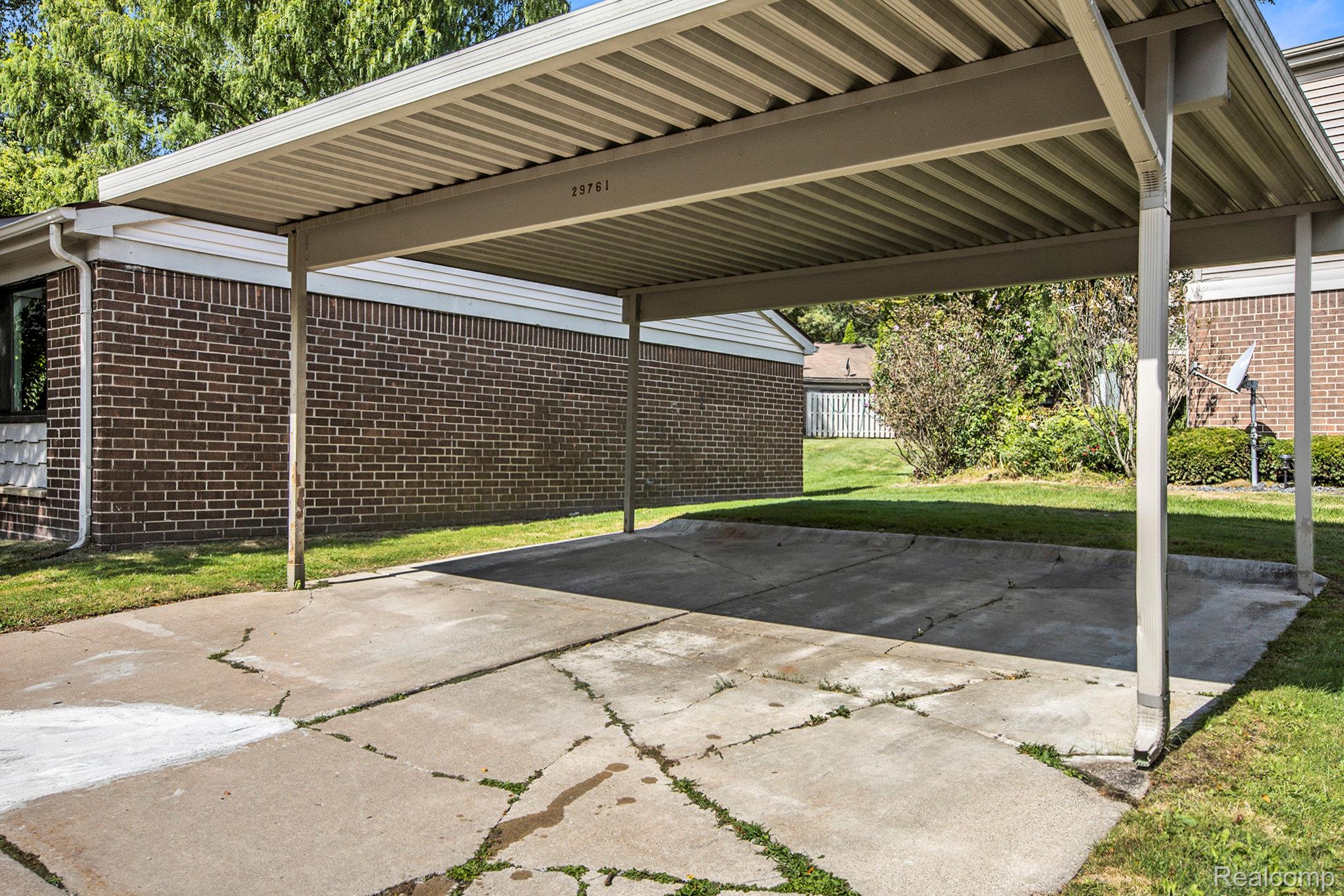 Southfield City, Michigan 48034, United States, 2 Bedrooms Bedrooms, ,2 BathroomsBathrooms,Residential,Pending,211075