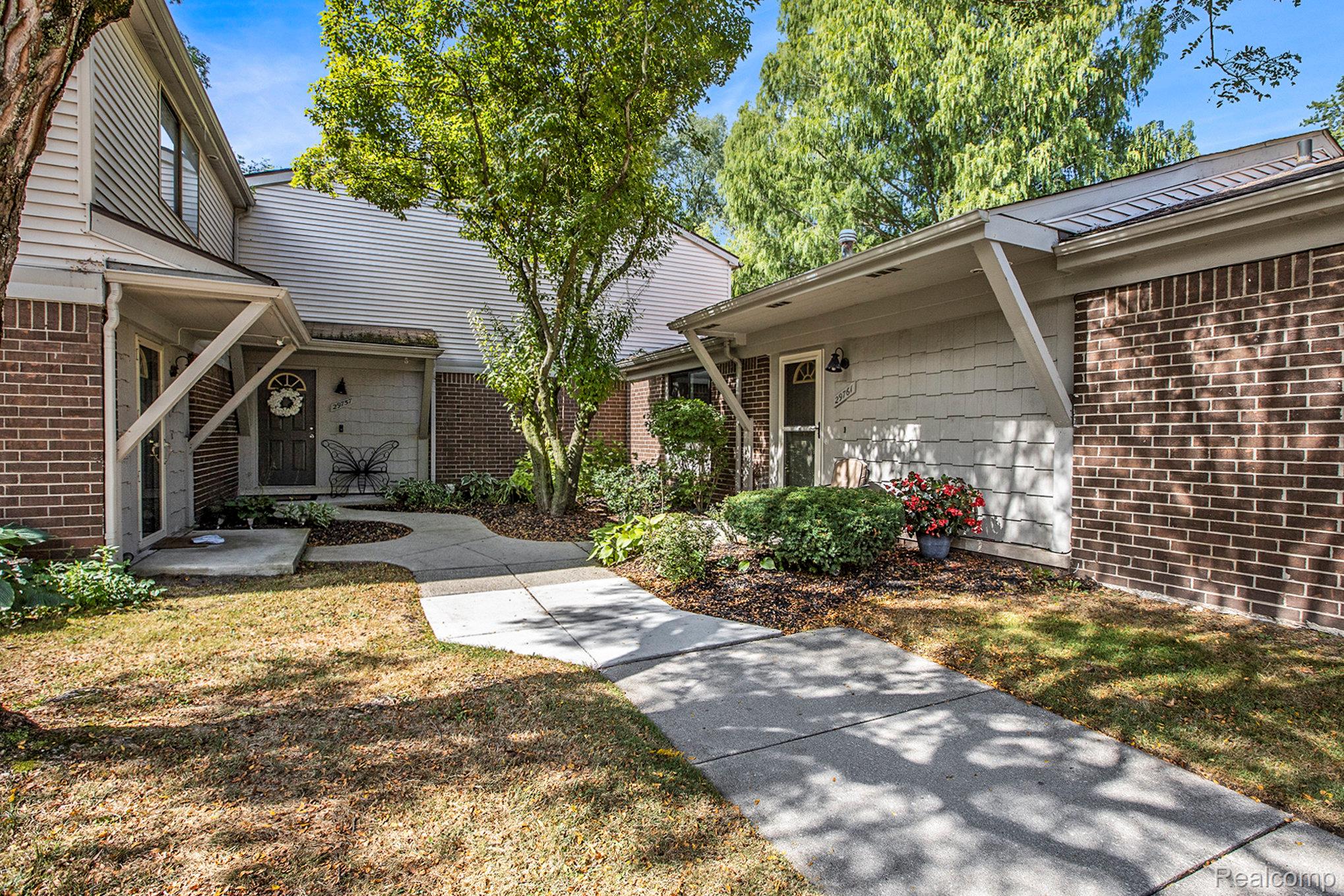 Southfield City, Michigan 48034, United States, 2 Bedrooms Bedrooms, ,2 BathroomsBathrooms,Residential,Pending,211075