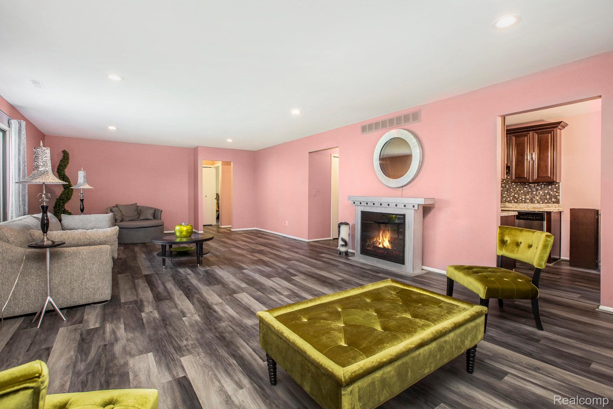 Southfield City, Michigan 48034, United States, 2 Bedrooms Bedrooms, ,2 BathroomsBathrooms,Residential,Pending,211075