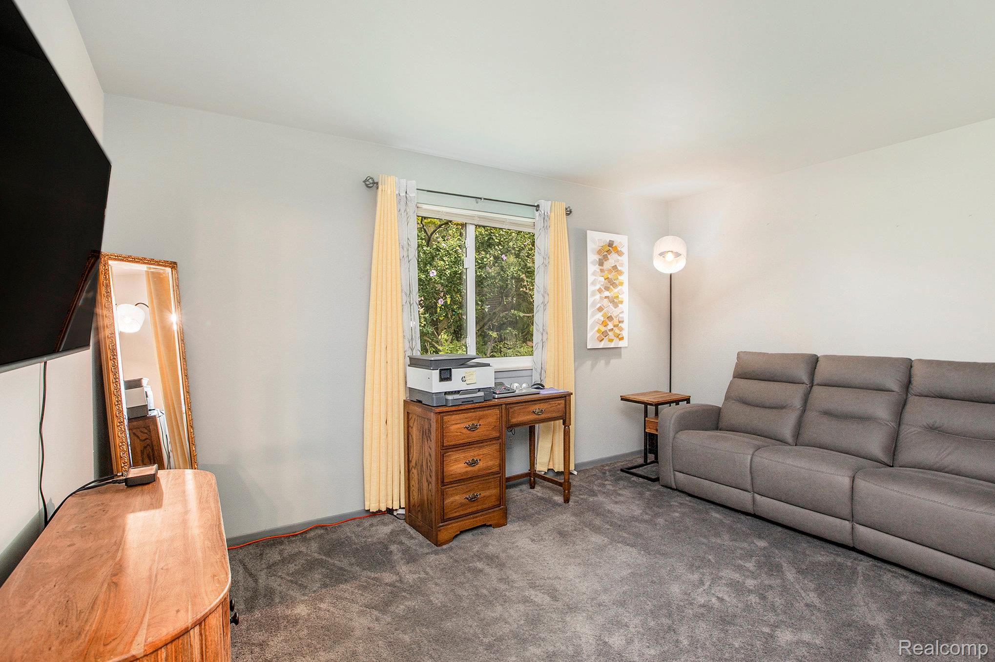 Southfield City, Michigan 48034, United States, 2 Bedrooms Bedrooms, ,2 BathroomsBathrooms,Residential,Pending,211075