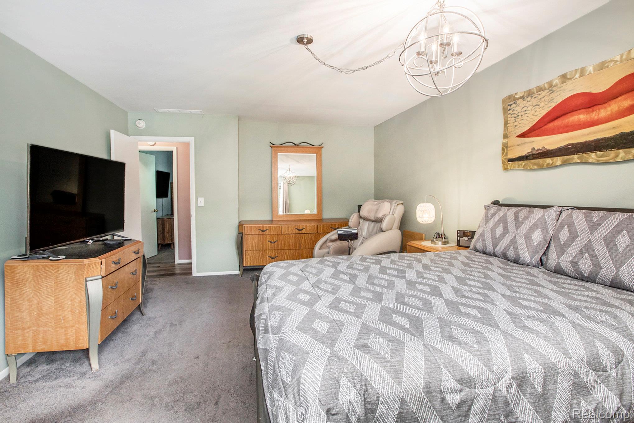 Southfield City, Michigan 48034, United States, 2 Bedrooms Bedrooms, ,2 BathroomsBathrooms,Residential,Pending,211075