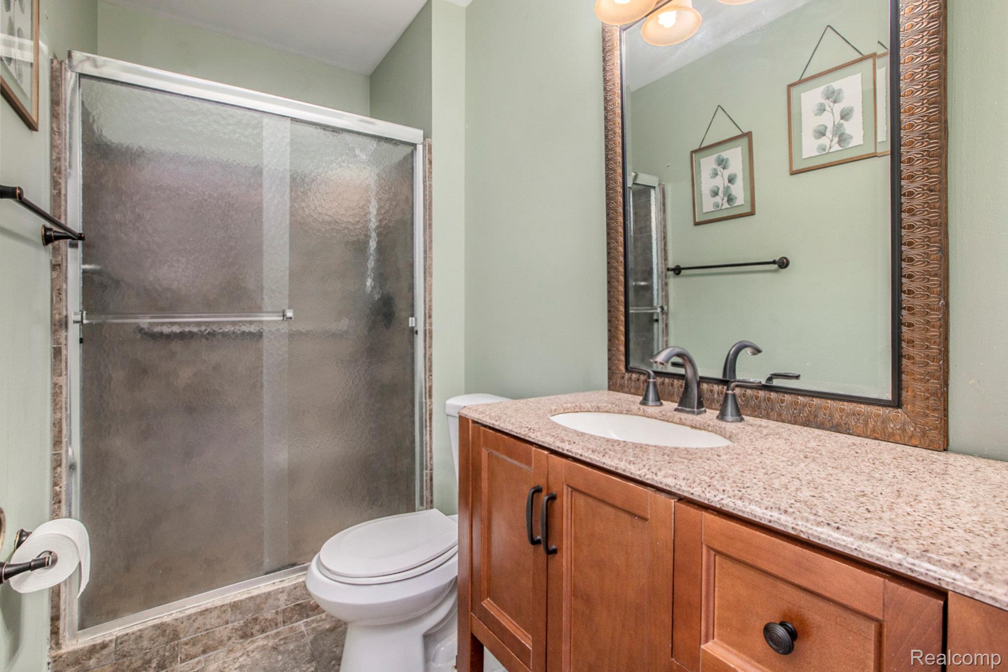 Southfield City, Michigan 48034, United States, 2 Bedrooms Bedrooms, ,2 BathroomsBathrooms,Residential,Pending,211075