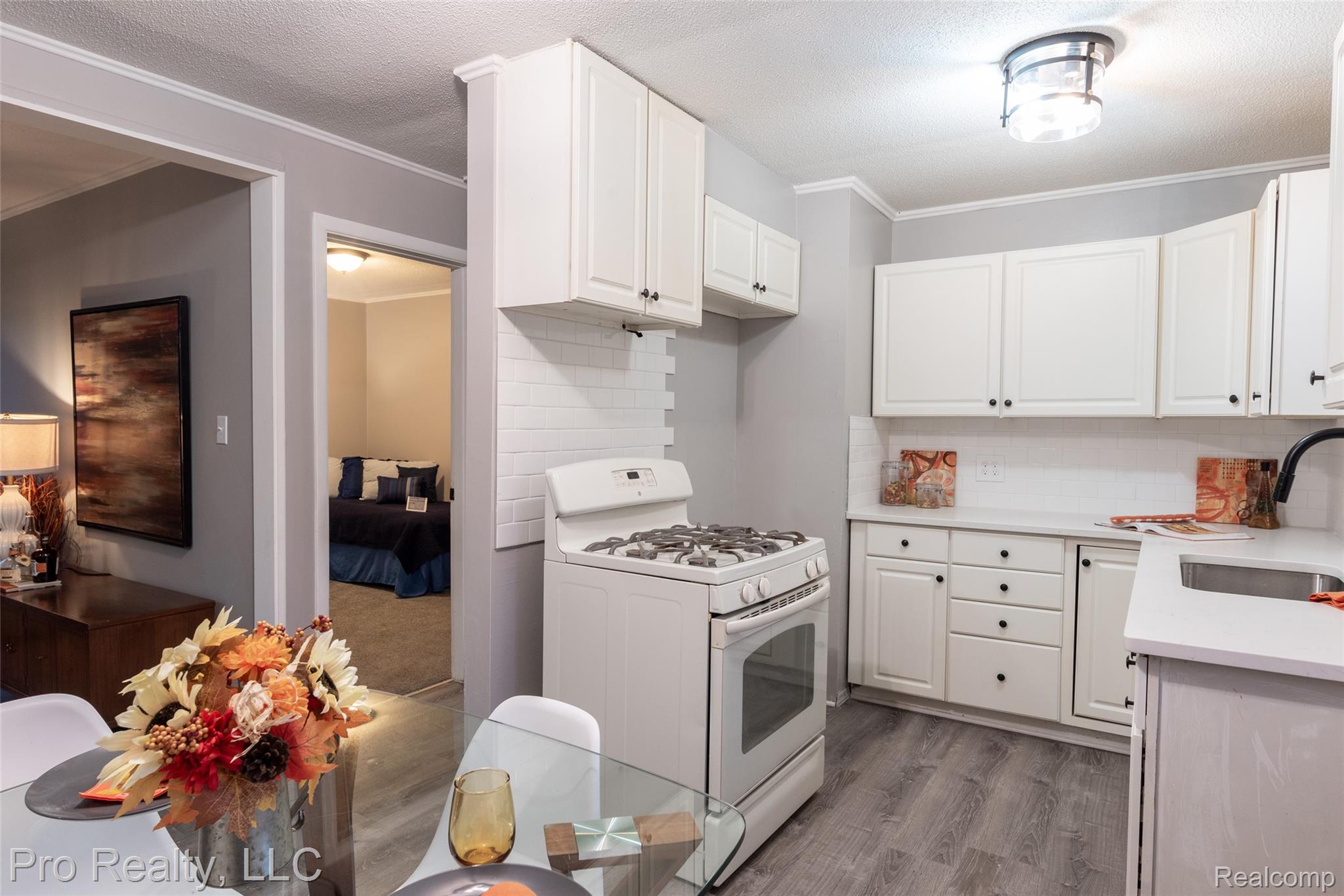 2071 WINEWOOD Avenue