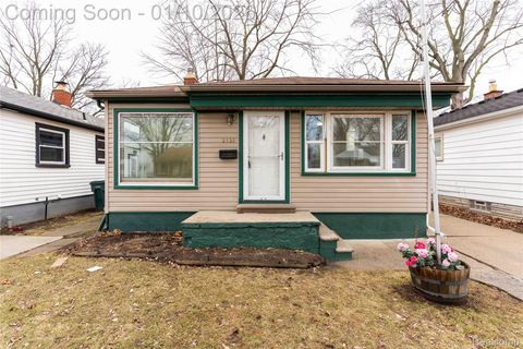 2121 Buckingham Avenue Lincoln Park City MI 48146