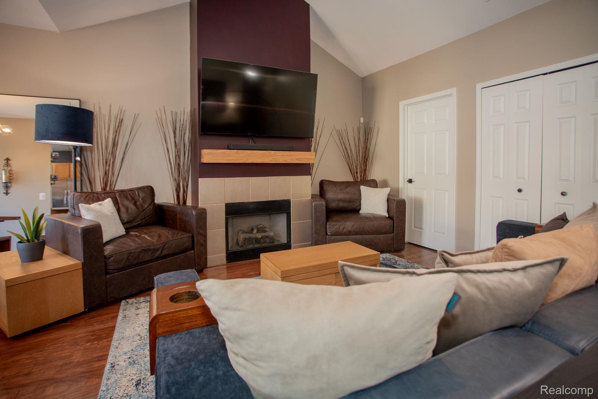 1211 Addington Drive 7