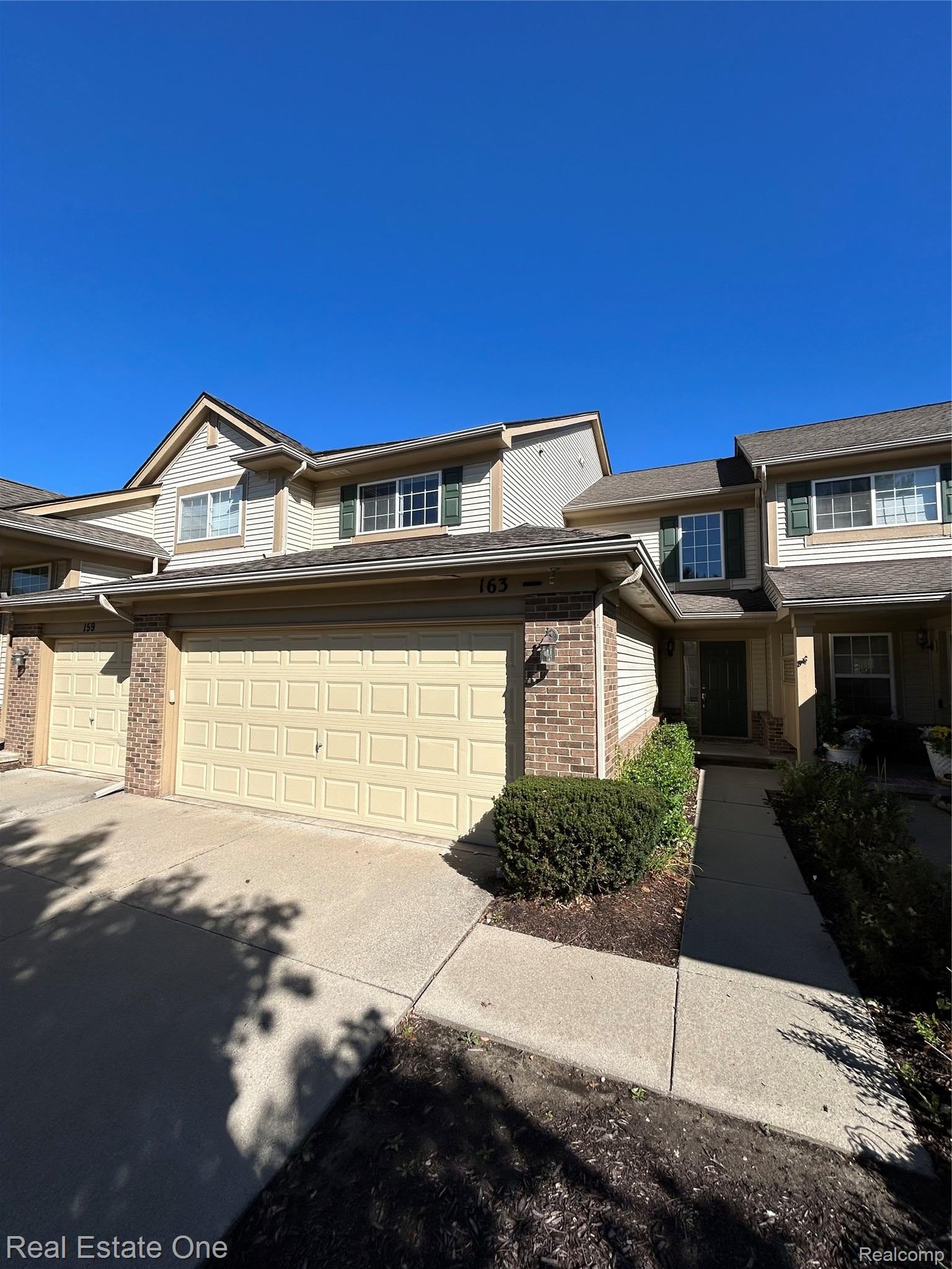 163 S VISTA