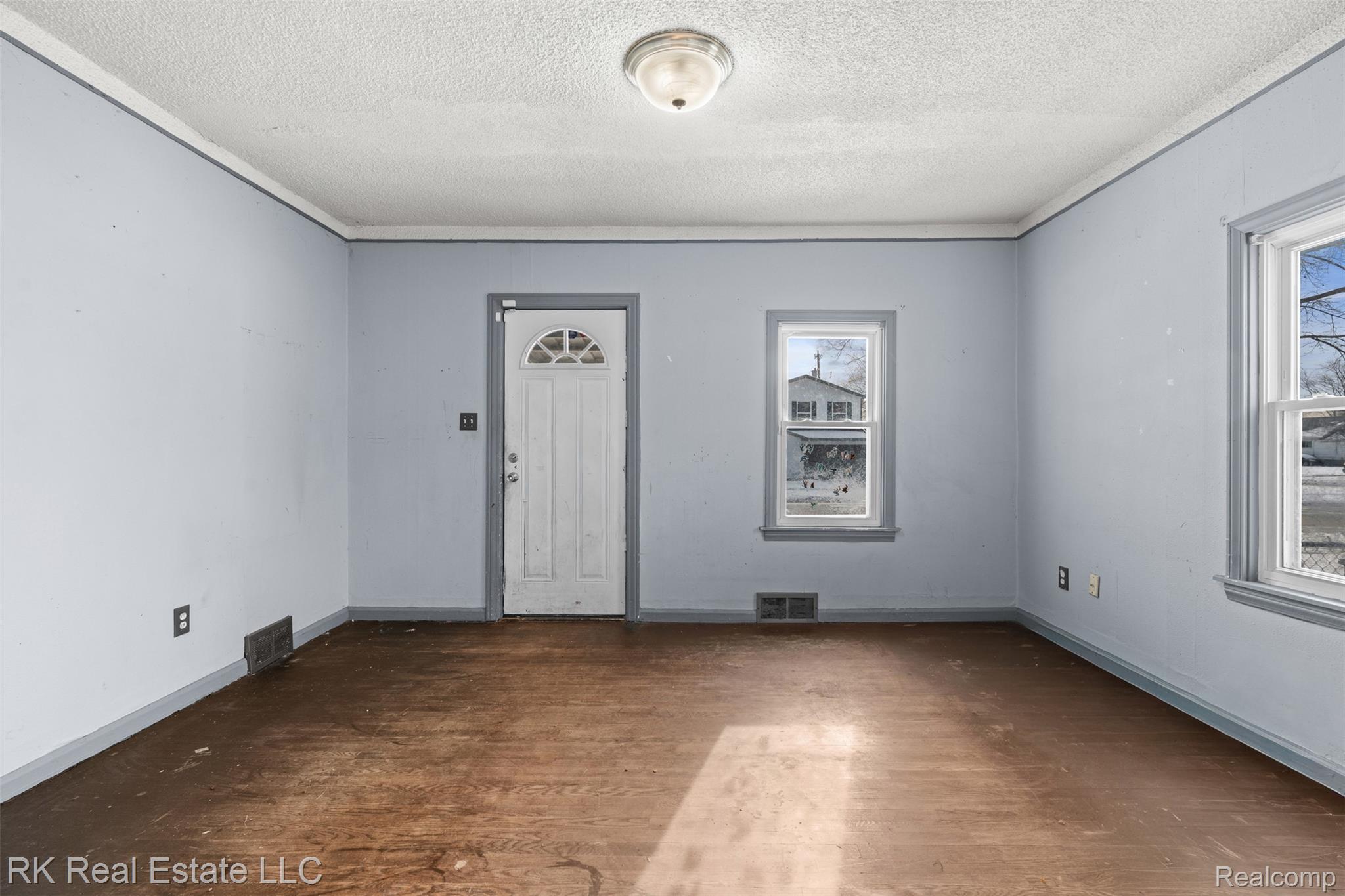 1125 E Hayes Avenue