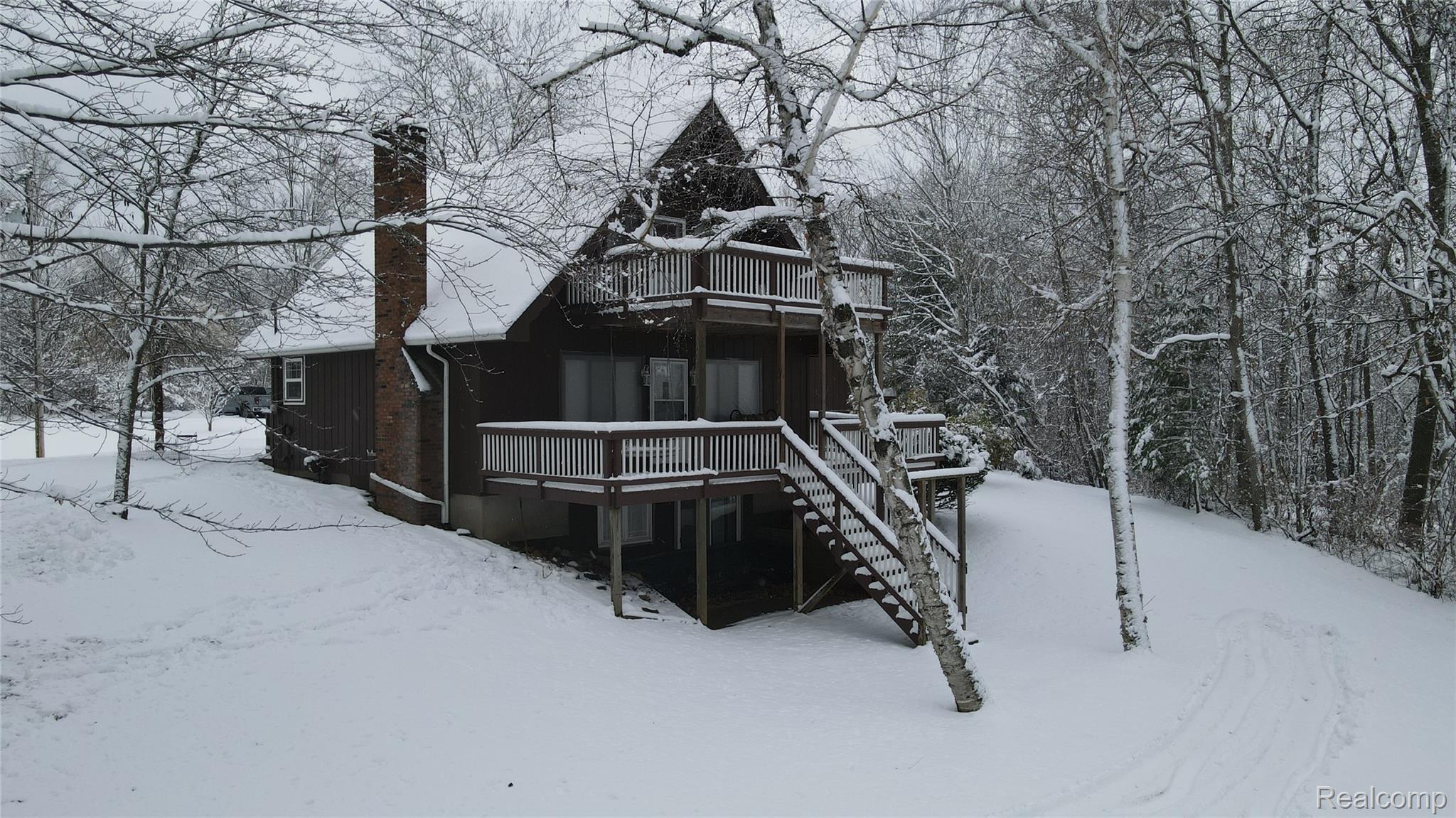 9707 North Lake Rd Road