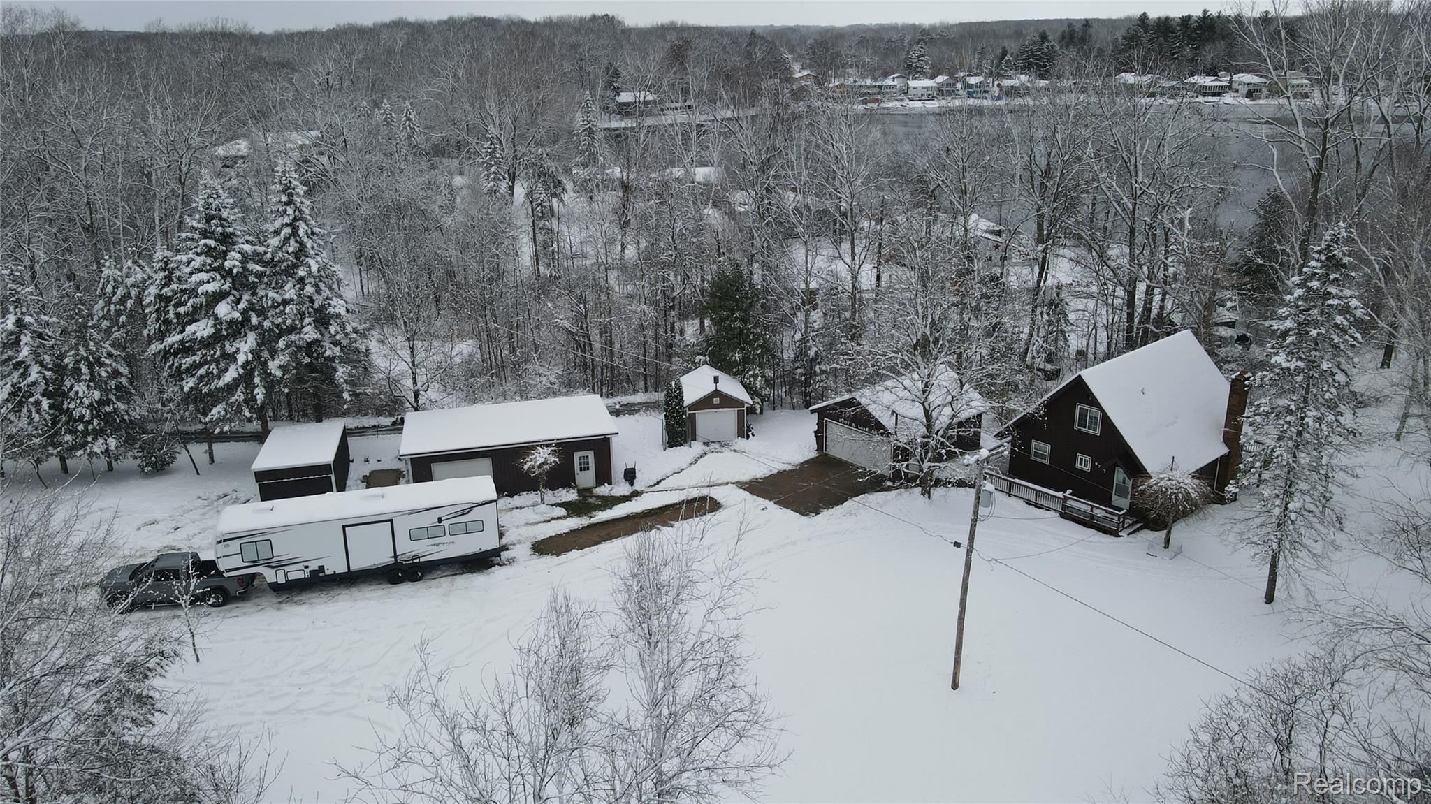 9707 North Lake Rd Road