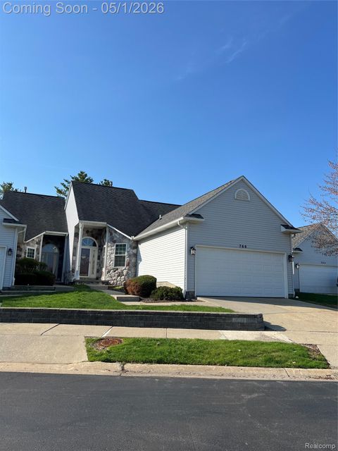 766 Challenging Trail South Lyon City MI 48178