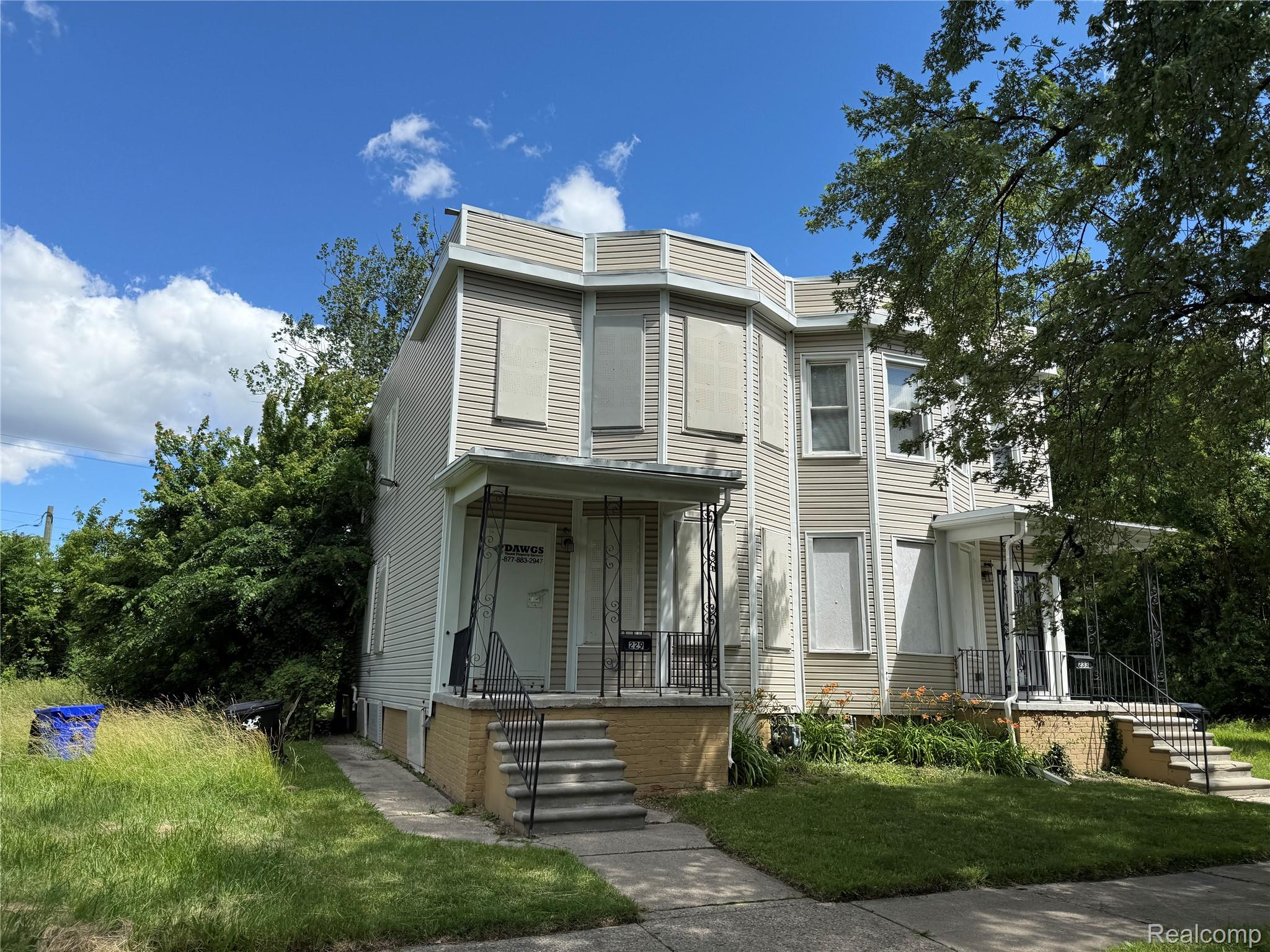 229 Leicester Court