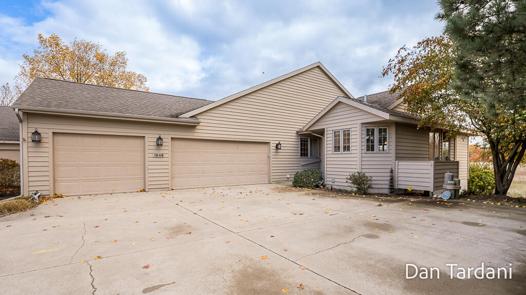 1648 E Harbour Towne Circle