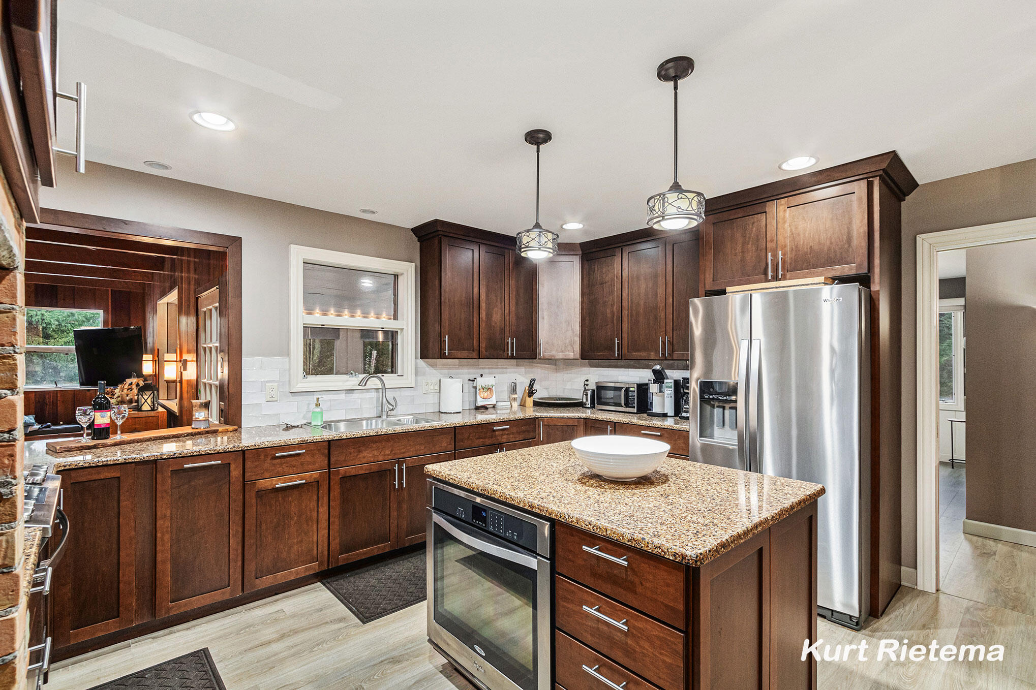 3205 Lakeshore Drive