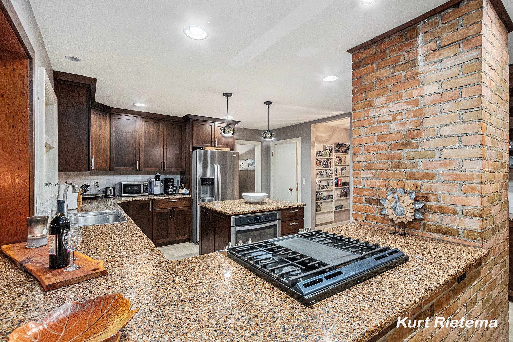 3205 Lakeshore Drive