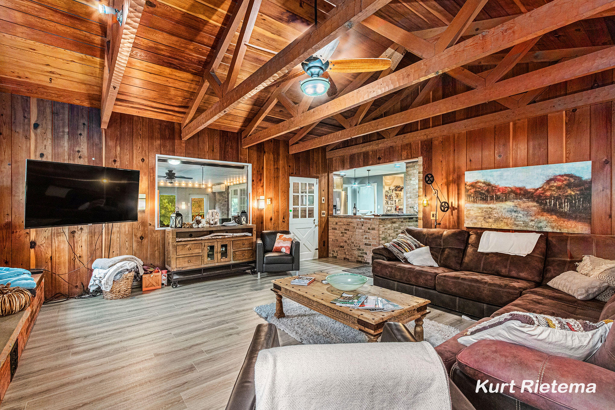 3205 Lakeshore Drive