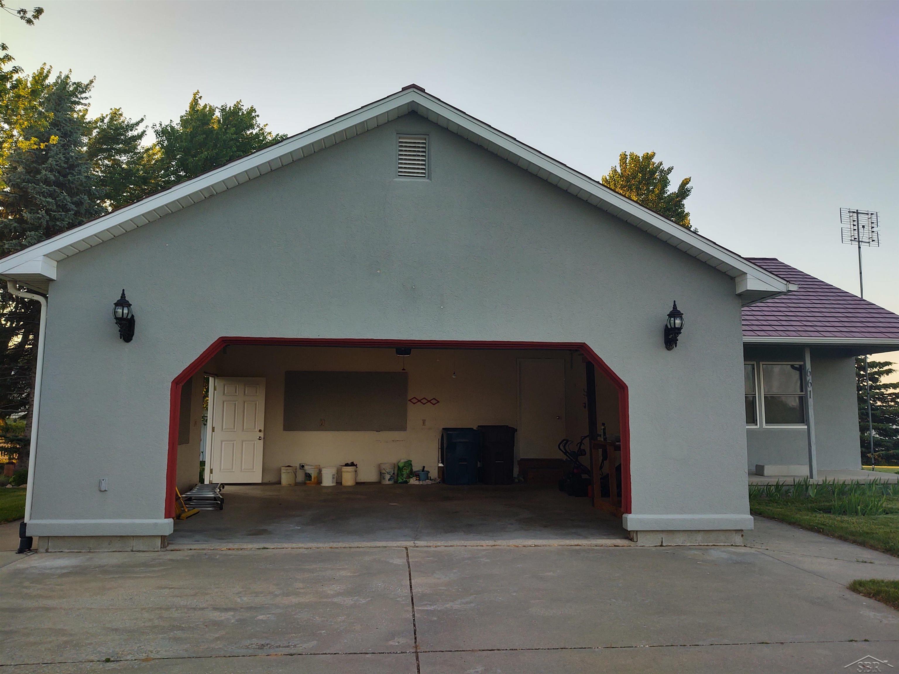 661 E. Beaver Rd.