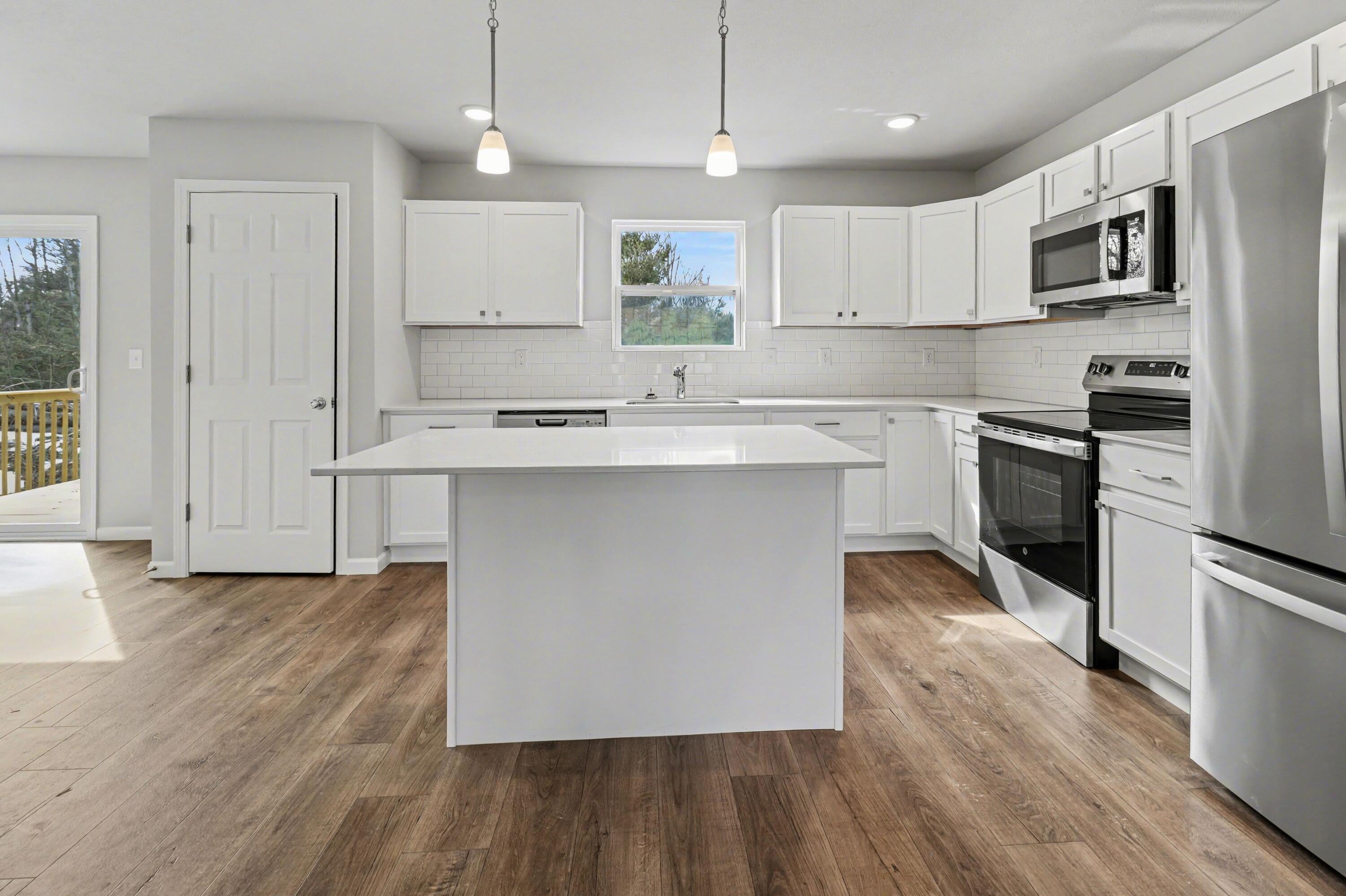16377 Mitchell Crk Trail
