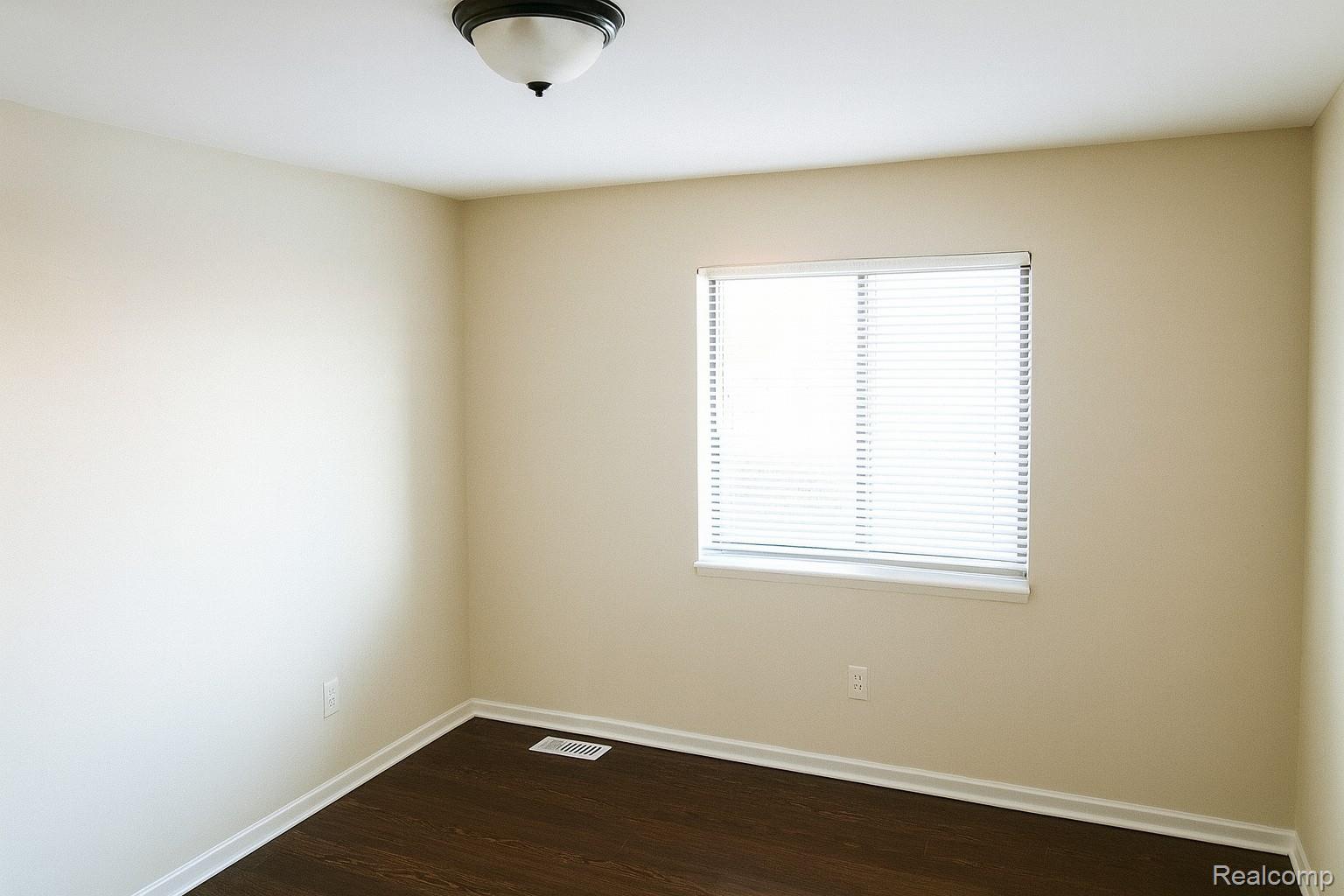 St Clair Shores, Michigan 48080, United States, 2 Bedrooms Bedrooms, ,2 BathroomsBathrooms,Residential,Active,244749