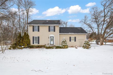 2713 Woodbury Street Commerce Charter Township MI 48390