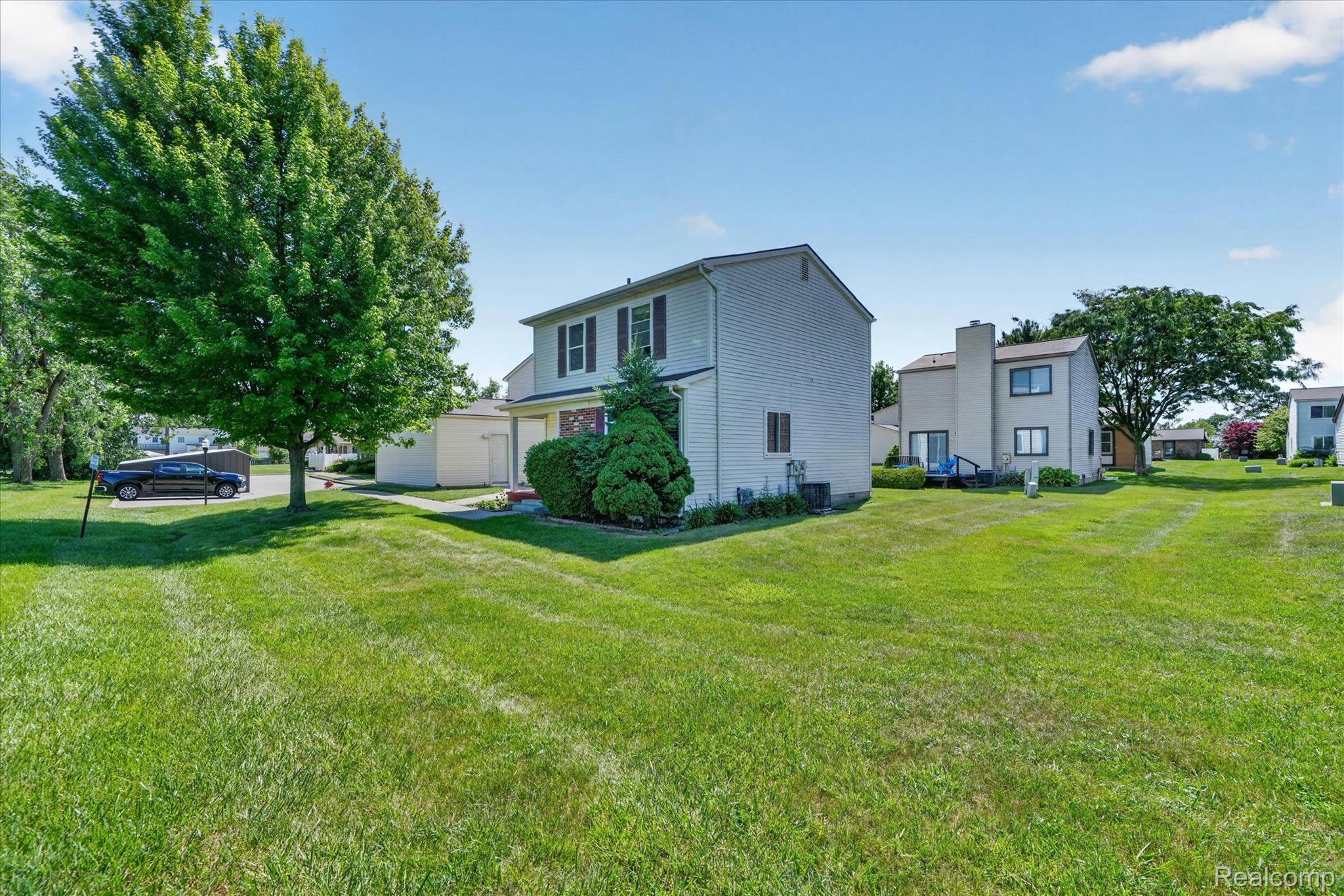2824 Roundtree Drive