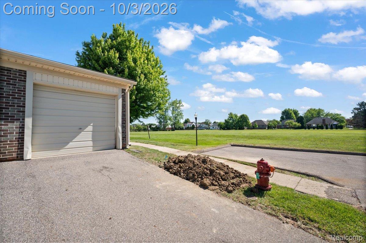 2824 Roundtree Drive