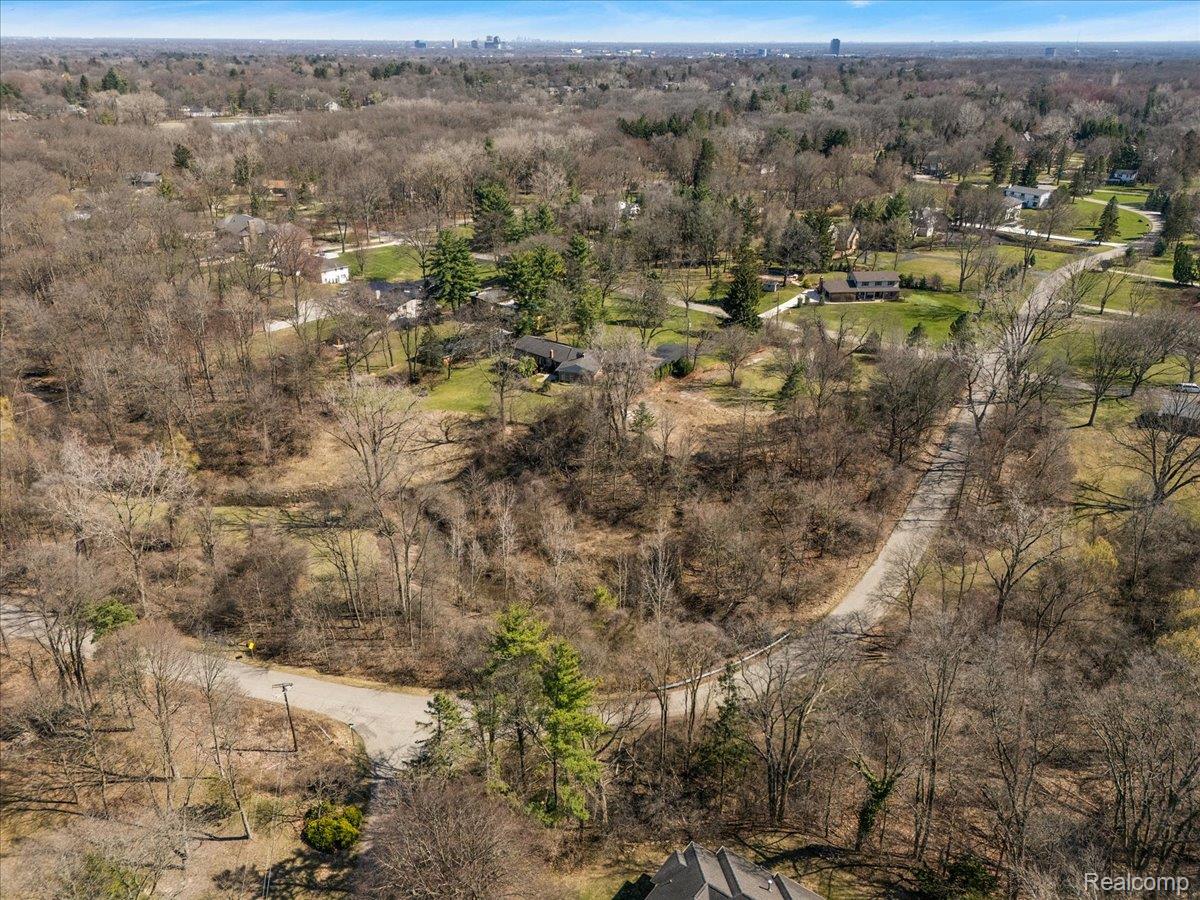 5090 Wallbrook Court