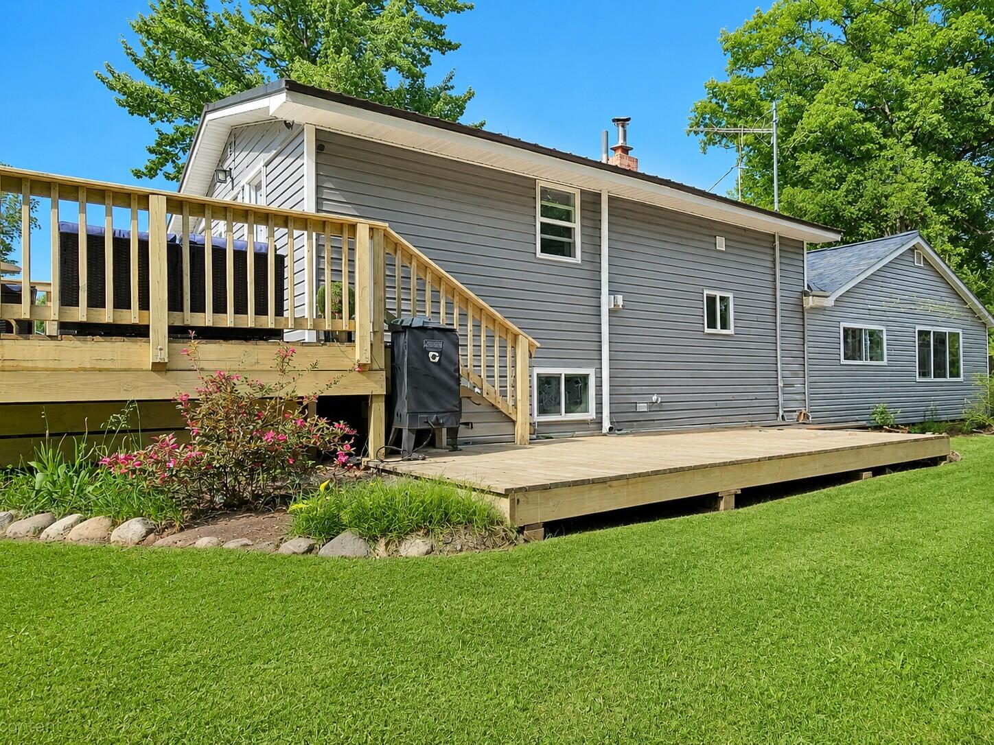 3119 W Maple Grove Road