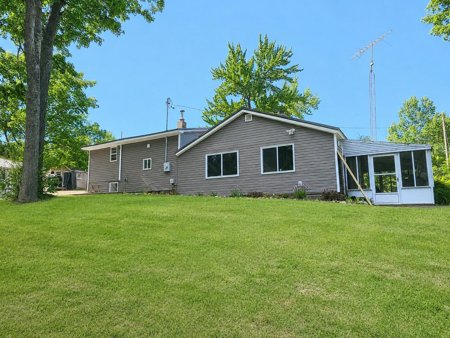3119 W Maple Grove Road