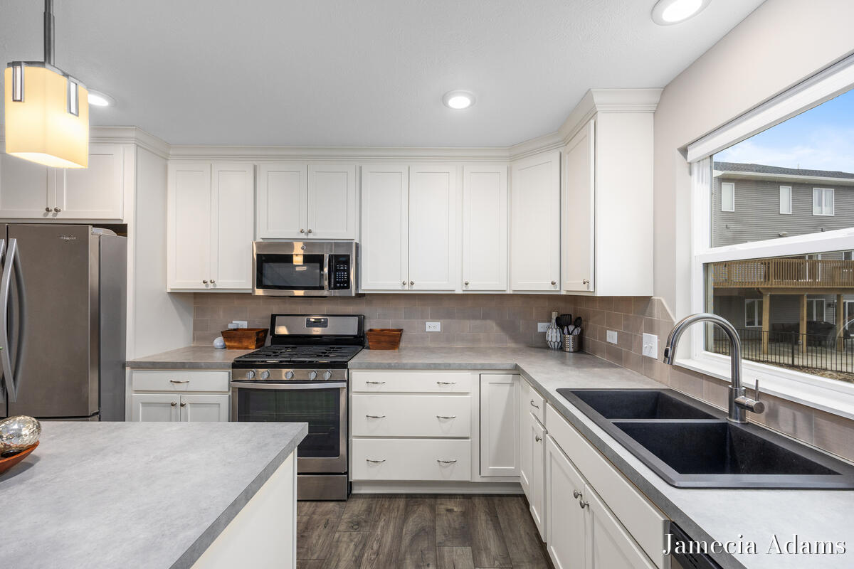 511 Ivy Grove South Grove NW