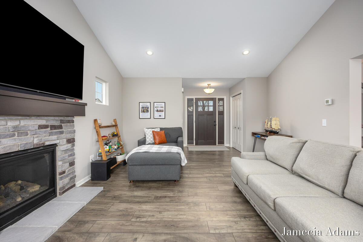 511 Ivy Grove South Grove NW