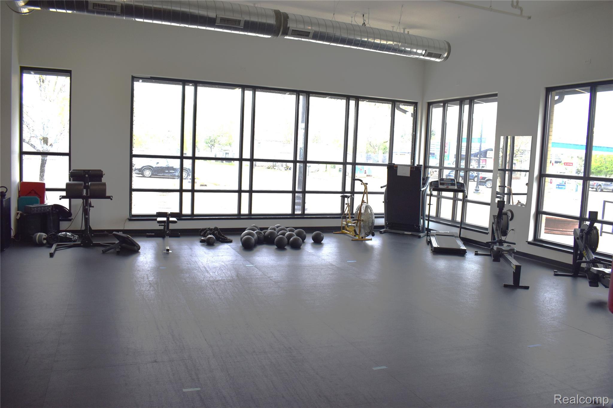 142 W Grand River